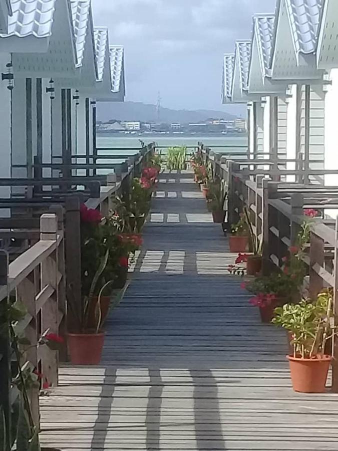 Shun Shun Water Bungalows Hotel Semporna Esterno foto