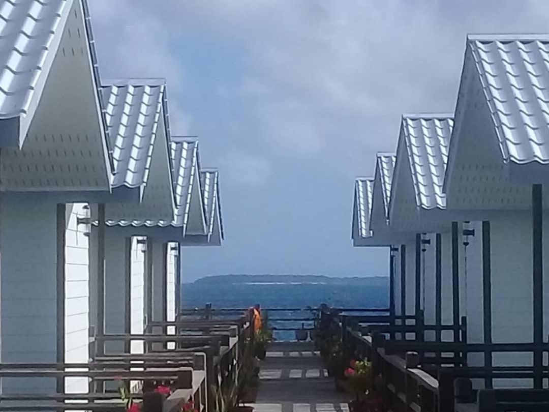 Shun Shun Water Bungalows Hotel Semporna Esterno foto